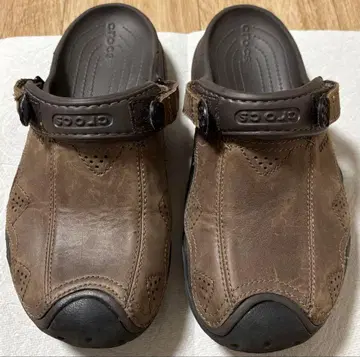 crocs 스위프트워터 가죽 크로그 브라운 M8 26cm