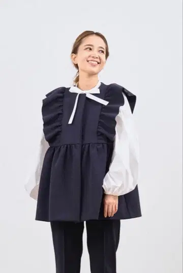 yori 프릴 개더 베스트 네이비YR25-24045SP