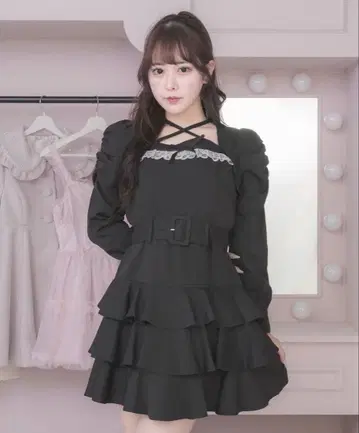 pium 티어드 프릴 긴팔 미니 원피스 블랙