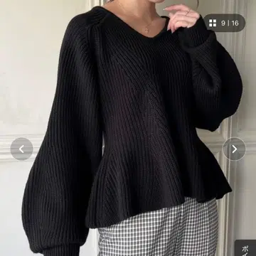 블랙 V넥 벌룬 슬리브 페플럼 니트