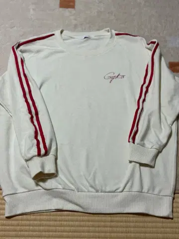 GYDA 아이보리 스트라이프 트레이닝복