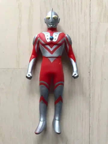 울트라맨 피규어 빨강 은색 약 15cm