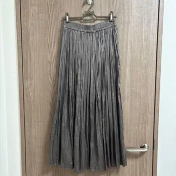 [ 새상품 ] 광택감 플리츠 롱 스커트 M 브라운색