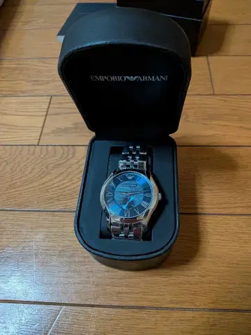 EMPORIO ARMANI 파랑 다이얼 아날로그 시계