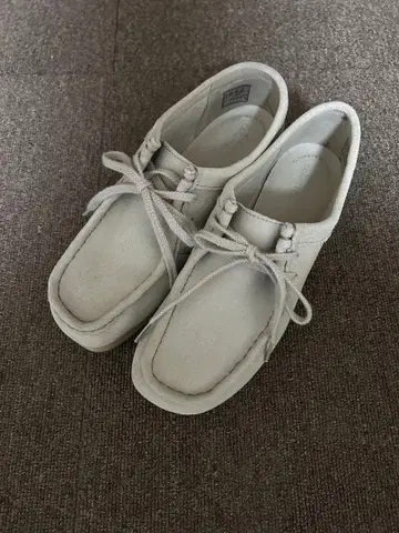 클락스 모카신 부츠