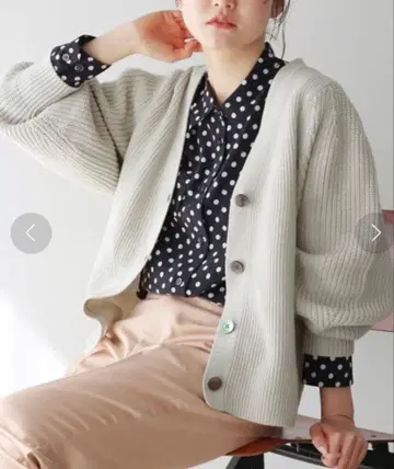 IENA 편직 볼륨 슬리브 V넥 가디건 베이지