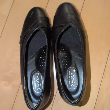 블랙 가죽 슬립온 펌프스 23.5cm 타비라쿠