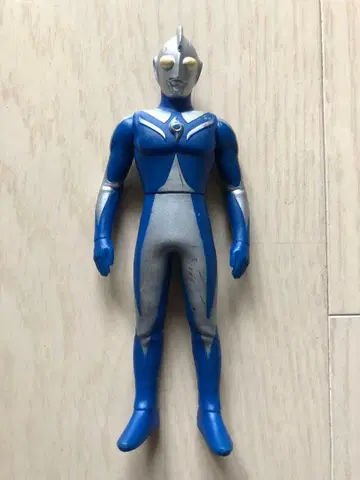 울트라맨 피규어 파랑과 은색 약 15cm