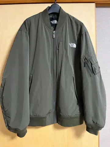 The North Face MA-1 플라이트 자켓 올리브