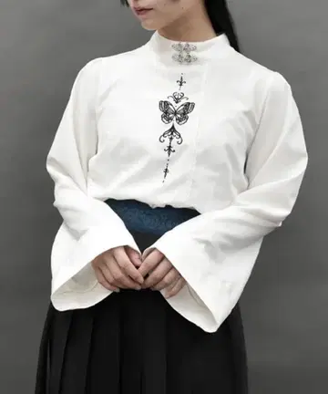 오리엔탈 버터플라이 블라우스 흰색 화이트 엑시즈팜 포에틱