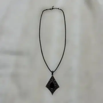 다이아몬드형 펜던트 목걸이