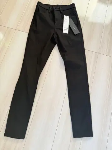 [미사용 새상품] J BRAND 블랙 스키니 팬츠 23