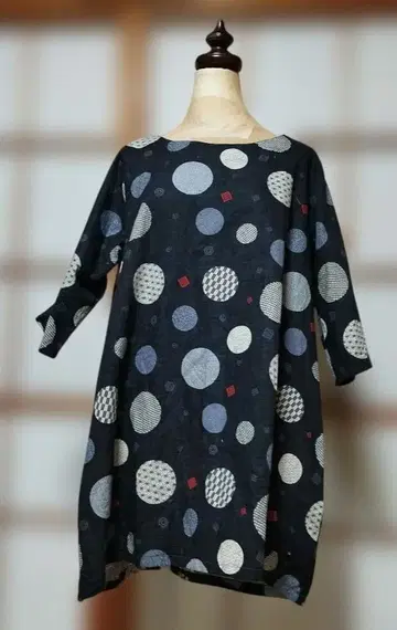 원형 무늬의 칠부 소매 튜닉