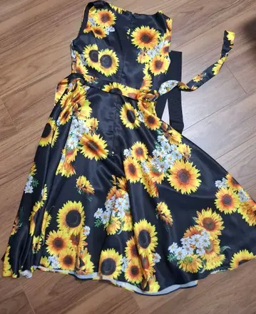 해바라기 프린트 슬리브리스 원피스