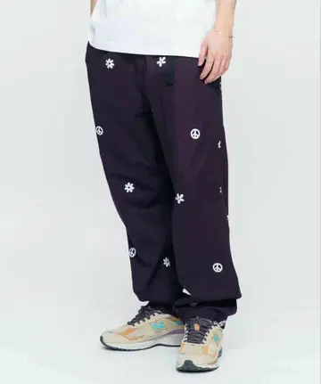 XLARGE PEACE AND FLOWER PANTS 이지 팬츠 퍼플