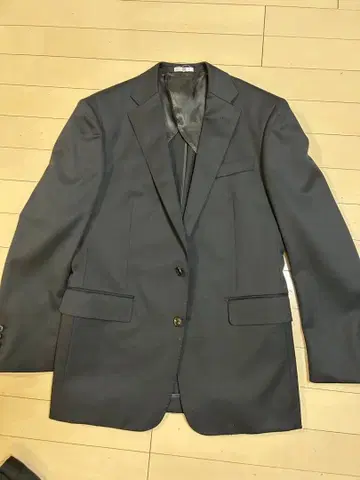 다크 그레이 비즈니스 정장 셋업