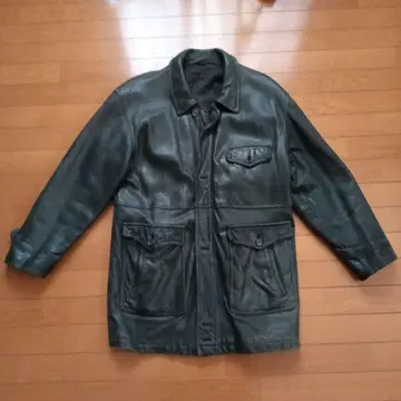 앤티크 블랙 가죽 하프 코트