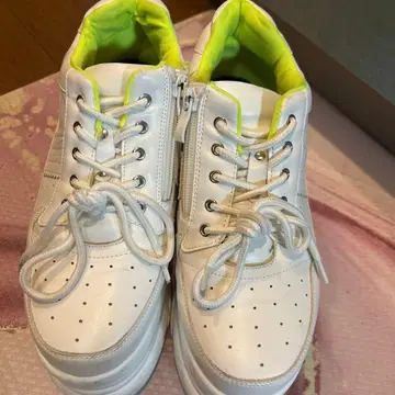 화이트 라임 통굽 스니커즈