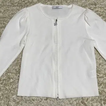 현행 새상품급 Rene 루네 2024 니트 가디건 36 S 사이즈