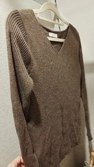 BEAUTY&YOUTH 브라운 V넥 니트