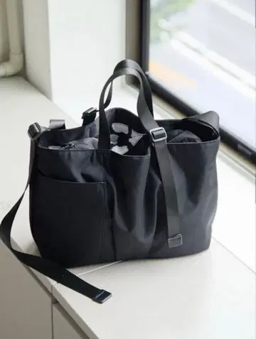 새상품 이아파피요네 조절 토트백 가로형 블랙