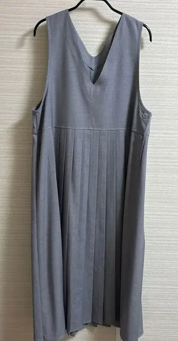 그레이 V넥 슬리브리스 원피스 오버롤 스커트