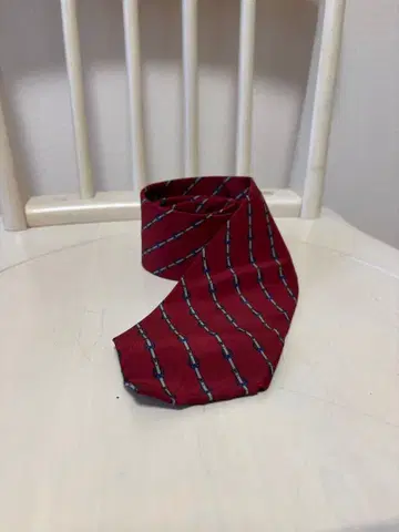 셀린 버건디 넥타이