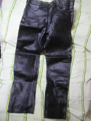 P 1066 가죽 팬츠