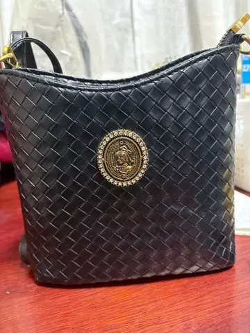 뜨개질 디자인 블랙 숄더백