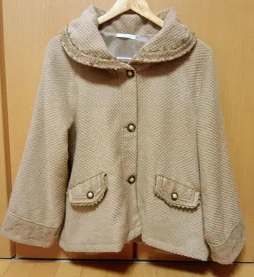 엑시즈팜 레이스 A라인 코트 모리걸