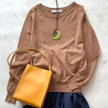 뷰티 앤 유스 크루넥