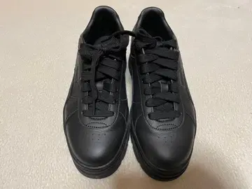 PUMA 블랙 스니커즈