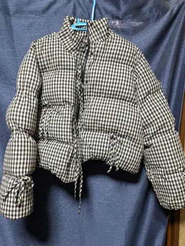 체크 무늬 크롭 다운 자켓