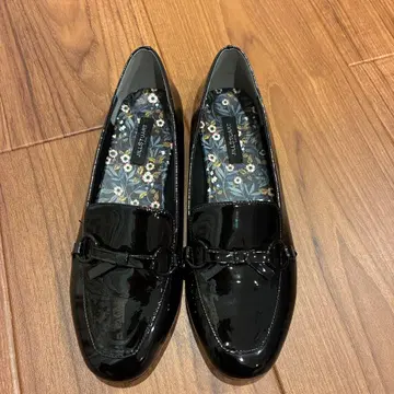 JILLSTUART 우천 겸용 블랙 에나멜 펌프스 23.5cm