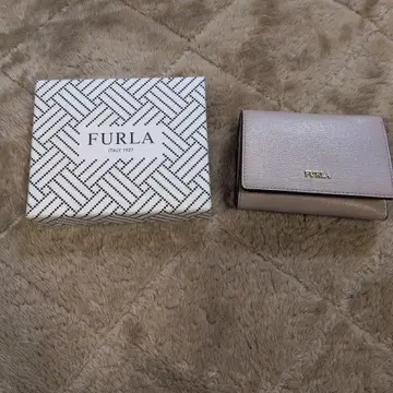 신년에! 새상품 FURLA 베이지 3단 폴더형 지갑
