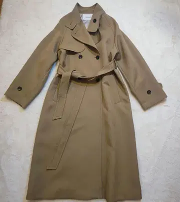 La TOTALITE 베이지 트렌치코트
