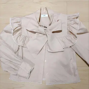 pain 프릴 리본 포함 긴팔 블라우스