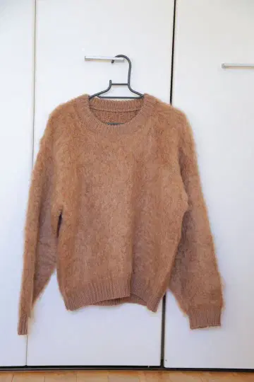 앤티크 브라운 모헤어풍 긴팔 스웨터