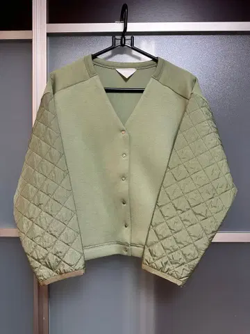 [새상품급] YEAR 이에아 퀼팅 소매 자켓 올리브 그린