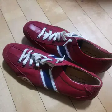 빨간색 스트라이프 캐주얼 스니커즈