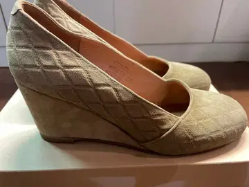 아페쎄 24cm 웨지솔 스웨이드 펌프스 베이지