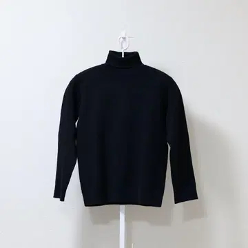 밀라노 리브 터틀넥 니트