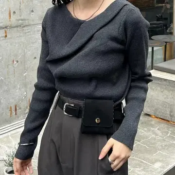 mystic 오프숄더 리브 니트 차콜 그레이