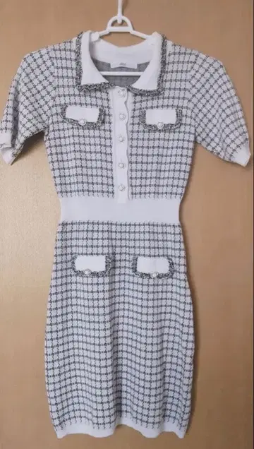 DAZZY 모노톤 체크 무늬 미니 원피스