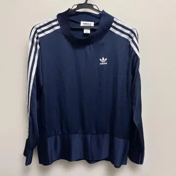 adidas 네이비 긴팔 티셔츠, 블라우스 같은 원단 희소성!