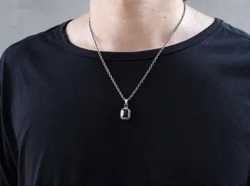 DEAL DESIGN 릴리 코핀 탑