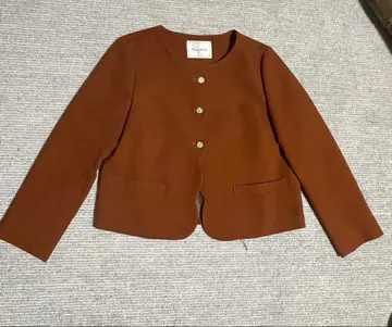 브라운 노카라 자켓 비쥬 부착