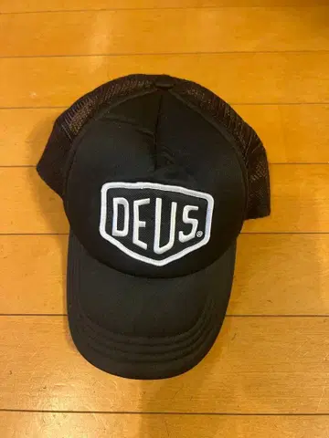 DEUS 캡