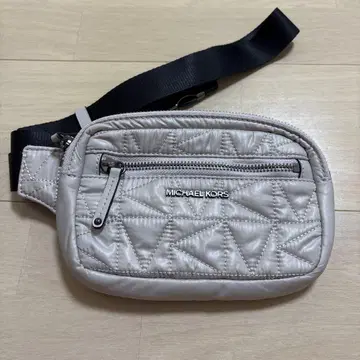 [ 미사용 ] 마이클코어스 퀼팅 웨스트 파우치 바디백