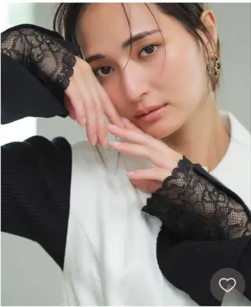 노엘라 레이스 슬리브 리브 니트